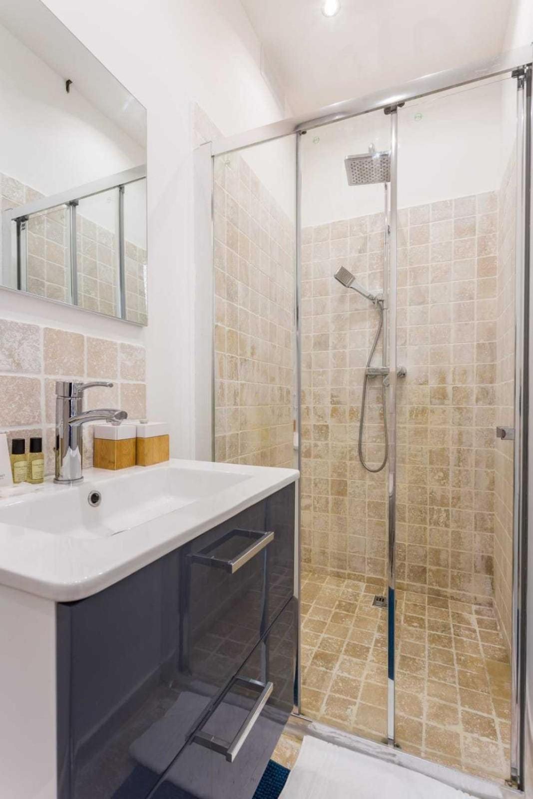 Cosy -2p- Place De Clichy-gare Saint Lazarre Appartement Paris