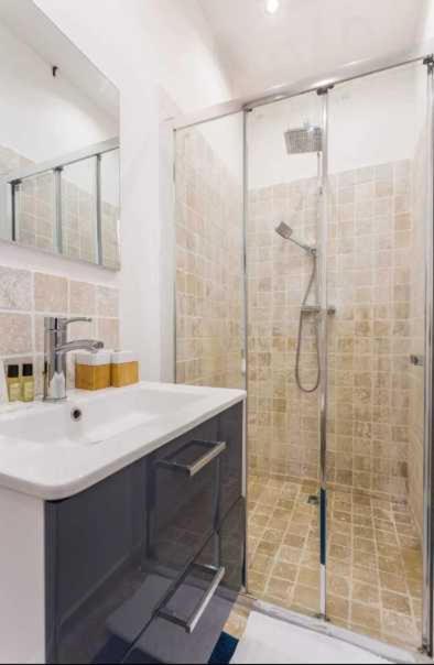 Cosy -2p- Place De Clichy-gare Saint Lazarre Appartement Paris